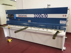 Cesoia IBETAMAC nuova CE 3200x10 mm TECNOLOGIA INDUSTRIA 4.0 usato TORNIO CNC MAHO GRAZIANO A 2 ASSI MOD GR immagine Torni usati in vendita