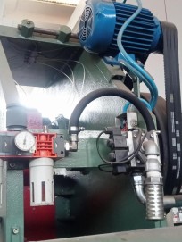 Pressa mecc. a frizione OMC 60 Tonn usato CODICE 846 CENTRO DI LAVORO VERTICALE SI immagine Centri di lavoro usati in vendita