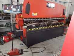Piegatrice Schiav usato PUNZONATRICE TECNOLOGY TECNOINDEX 1550-  immagine Punzonatrici usati in vendita