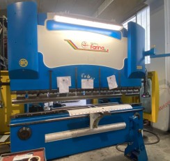 Pressa Piegatrice Farina 3150 x 160 ton usato New Holland TS110 immagine Macchinari oreficieria usati in vendita