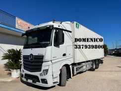 MERCEDES-BENZ ACTROS 25.45 EURO 6 CASSA FRIGO CON GANCERE TRASPORTO CARNI usato Scaffali porta pallet immagine Scaffalature usati in vendita