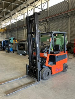 Carrello elevatore Toyota Modello 5FB usato CARRELLO ELEVATORE ELETTRICO 25 q. foto 10