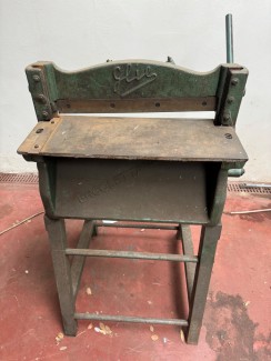 CESOIA MANUALE GLIE ERCOLONIA 500 usato Trattore kubota b 7000 4wd immagine Trattori usati in vendita