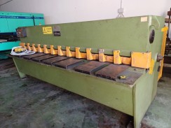 Cesoia per lamiera OMAG usato CESOIA WARCOM MAXIMA 30-04- USATA foto 10
