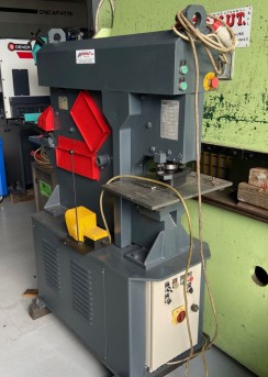COMUT SRL  Vendita Punzonatrici CESOIA PUNZONATRICE Usato e Nuovo da Aste e Offerte E Macchinari