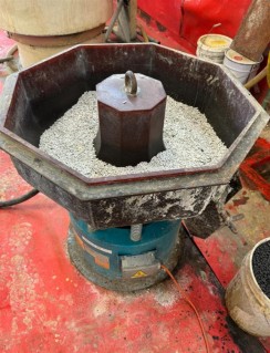 FARO ITALIA SRL  Vendita Macchine Finitura Metalli VIBRATORE  Usato e Nuovo da Aste e Offerte E Macchinari